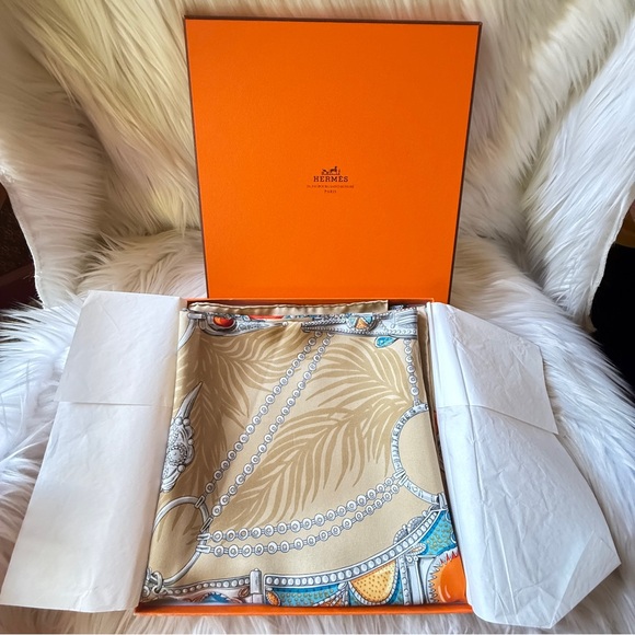 Hermès 100% Silk Scarf "Terres Precieuses" Carre 90 by Annie Faivre - Picture 2 of 13